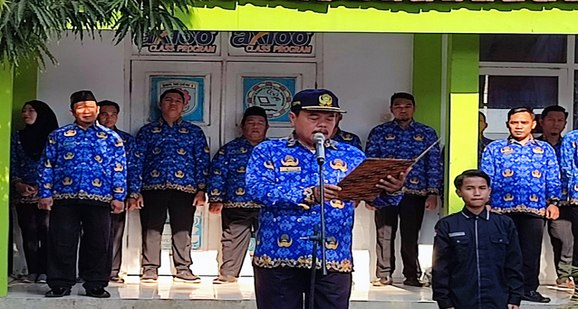 Kepala Sekolah Baru SMKN 1 Banyuanyar, Bapak Hasan, S. Pd. MM. Siap Lanjutkan Program Baru